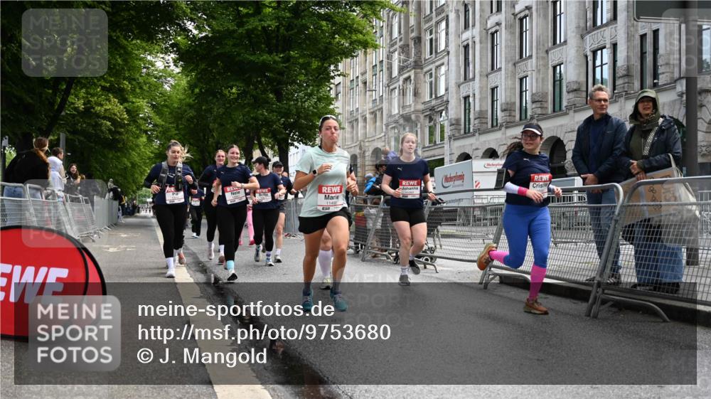 14.06.2026 - REWE Women's Run J. Mangold http://msf.ph/oto/9753680 14.06.2026 10:11:18 Ziel 10001, 10002, 10003, 10004, 10005, 10137, 10180, 10240, 10254, 10734, 11017, 11260, 11488, 11495 meine-sportfotos.de