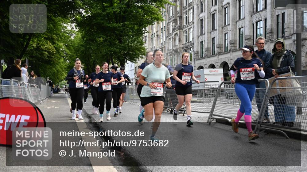 14.06.2026 - REWE Women's Run J. Mangold http://msf.ph/oto/9753682 14.06.2026 10:11:19 Ziel 10001, 10002, 10003, 10004, 10005, 10130, 10137, 10180, 10240, 10254, 10734, 11017, 11260, 11488, 11495 meine-sportfotos.de