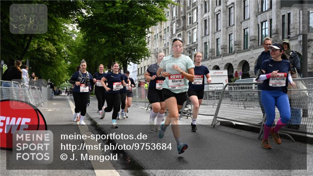 14.06.2026 - REWE Women's Run J. Mangold http://msf.ph/oto/9753684 14.06.2026 10:11:19 Ziel 10001, 10002, 10003, 10004, 10005, 10130, 10137, 10180, 10240, 10254, 10734, 11017, 11260, 11488, 11495 meine-sportfotos.de