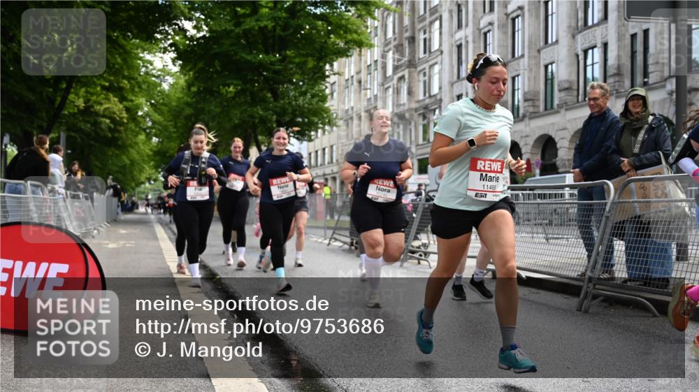 14.06.2026 - REWE Women's Run J. Mangold http://msf.ph/oto/9753686 14.06.2026 10:11:19 Ziel 10001, 10002, 10003, 10004, 10005, 10130, 10137, 10180, 10240, 10254, 10734, 11017, 11260, 11488, 11495 meine-sportfotos.de