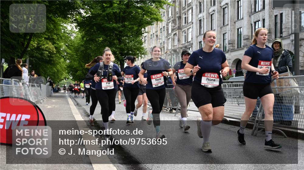 14.06.2026 - REWE Women's Run J. Mangold http://msf.ph/oto/9753695 14.06.2026 10:11:20 Ziel 10001, 10002, 10003, 10004, 10005, 10130, 10137, 10180, 10240, 10254, 10734, 10981, 11017, 11260, 11488, 11495 meine-sportfotos.de