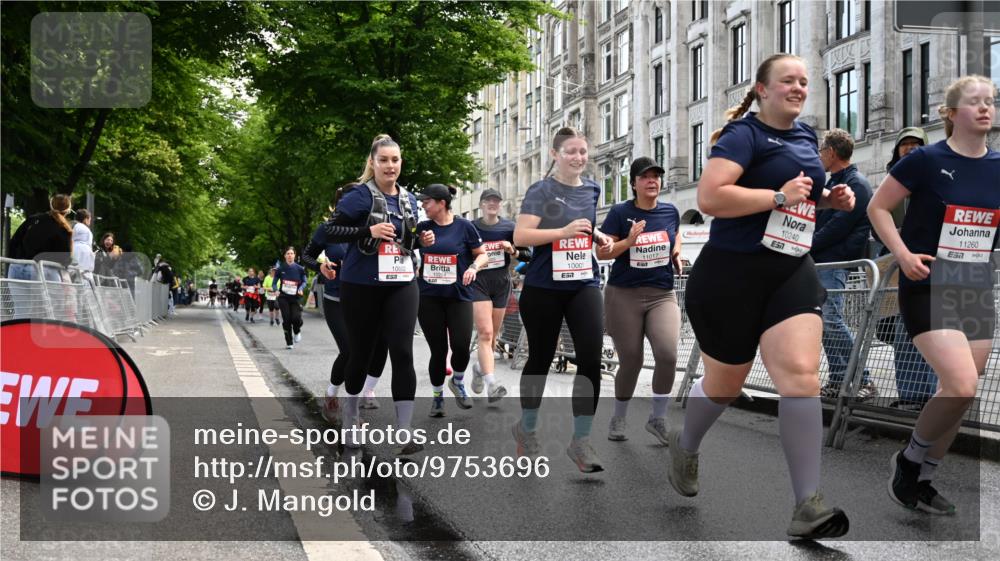 14.06.2026 - REWE Women's Run J. Mangold http://msf.ph/oto/9753696 14.06.2026 10:11:20 Ziel 10001, 10002, 10003, 10004, 10005, 10130, 10137, 10180, 10240, 10254, 10734, 10981, 11017, 11260, 11488, 11495 meine-sportfotos.de