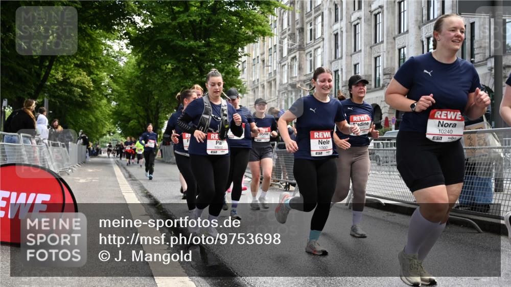 14.06.2026 - REWE Women's Run J. Mangold http://msf.ph/oto/9753698 14.06.2026 10:11:20 Ziel 10001, 10002, 10003, 10004, 10005, 10130, 10137, 10180, 10240, 10254, 10734, 10981, 11017, 11260, 11488, 11495 meine-sportfotos.de