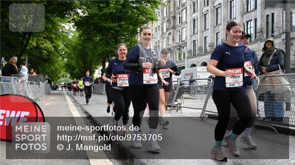 14.06.2026 - REWE Women's Run J. Mangold http://msf.ph/oto/9753705 14.06.2026 10:11:21 Ziel 10001, 10002, 10003, 10004, 10005, 10130, 10137, 10180, 10240, 10254, 10734, 10981, 11017, 11260, 11488, 11495 meine-sportfotos.de