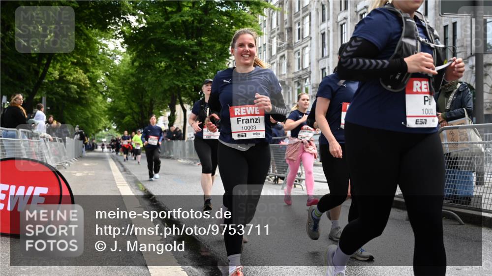 14.06.2026 - REWE Women's Run J. Mangold http://msf.ph/oto/9753711 14.06.2026 10:11:22 Ziel 10001, 10002, 10003, 10004, 10005, 10130, 10137, 10180, 10240, 10254, 10981, 11017, 11260, 11488, 11495 meine-sportfotos.de
