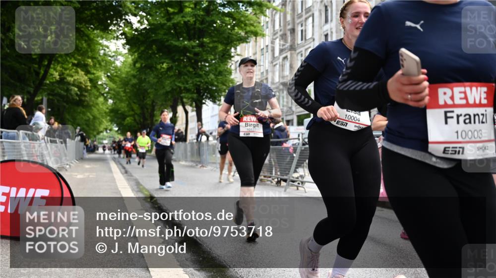 14.06.2026 - REWE Women's Run J. Mangold http://msf.ph/oto/9753718 14.06.2026 10:11:22 Ziel 10001, 10002, 10003, 10004, 10005, 10130, 10137, 10180, 10240, 10254, 10981, 11017, 11260, 11488, 11495 meine-sportfotos.de