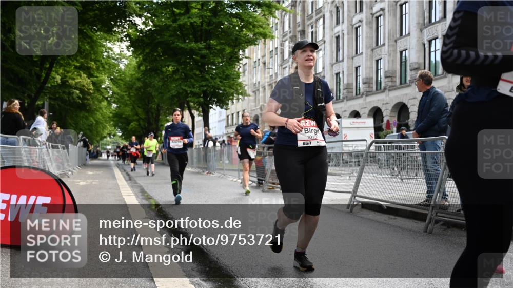14.06.2026 - REWE Women's Run J. Mangold http://msf.ph/oto/9753721 14.06.2026 10:11:23 Ziel 10001, 10002, 10003, 10004, 10005, 10130, 10137, 10180, 10240, 10247, 10254, 10981, 11017, 11260, 11488, 11495 meine-sportfotos.de