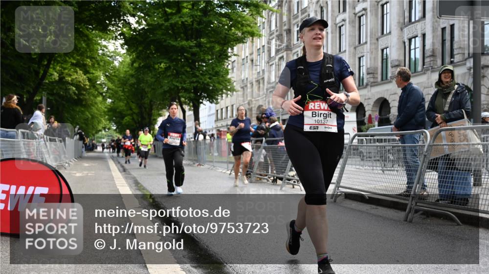 14.06.2026 - REWE Women's Run J. Mangold http://msf.ph/oto/9753723 14.06.2026 10:11:23 Ziel 10001, 10002, 10003, 10004, 10005, 10130, 10137, 10180, 10240, 10247, 10254, 10981, 11017, 11260, 11488, 11495 meine-sportfotos.de