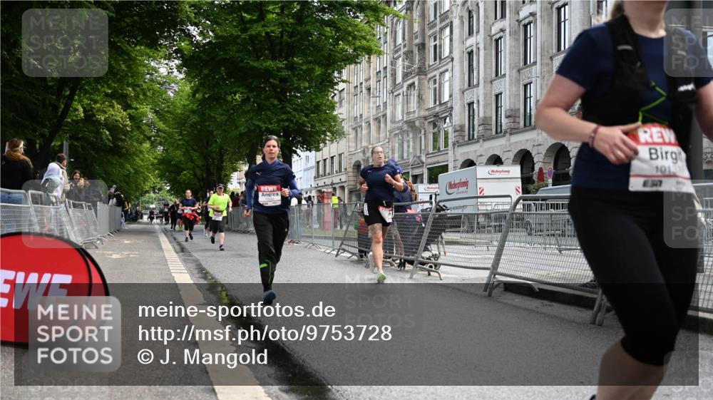14.06.2026 - REWE Women's Run J. Mangold http://msf.ph/oto/9753728 14.06.2026 10:11:24 Ziel 10001, 10002, 10003, 10004, 10005, 10130, 10137, 10240, 10247, 10254, 10981, 11017, 11260, 11495 meine-sportfotos.de