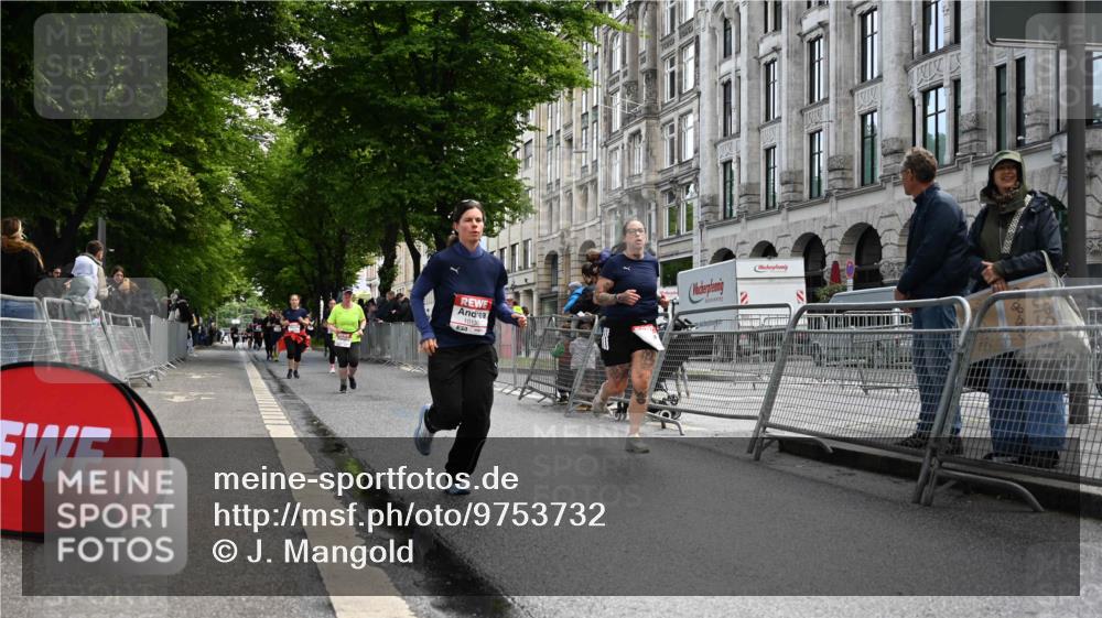 14.06.2026 - REWE Women's Run J. Mangold http://msf.ph/oto/9753732 14.06.2026 10:11:24 Ziel 10001, 10002, 10003, 10004, 10005, 10130, 10137, 10240, 10247, 10254, 10981, 11017, 11260, 11495 meine-sportfotos.de