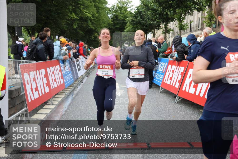 14.06.2026 - REWE Women's Run Strokosch-Dieckow http://msf.ph/oto/9753733 14.06.2026 09:48:38 Ziel 10115, 11351, 11529, 11530 meine-sportfotos.de