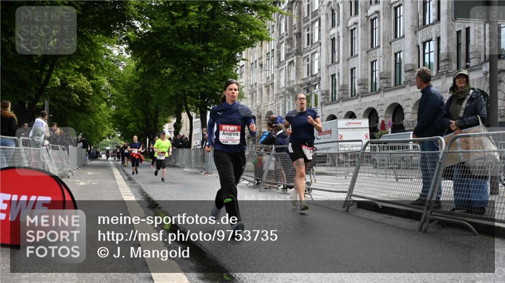 14.06.2026 - REWE Women's Run J. Mangold http://msf.ph/oto/9753735 14.06.2026 10:11:24 Ziel 10001, 10002, 10003, 10004, 10005, 10130, 10137, 10240, 10247, 10254, 10981, 11017, 11260, 11495 meine-sportfotos.de