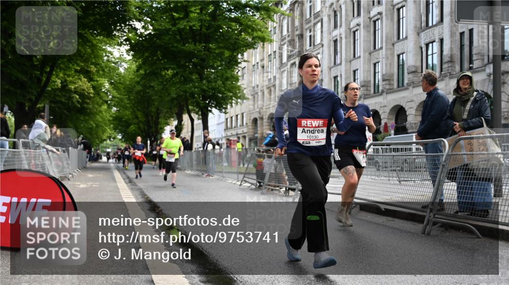 14.06.2026 - REWE Women's Run J. Mangold http://msf.ph/oto/9753741 14.06.2026 10:11:25 Ziel 10001, 10002, 10003, 10004, 10005, 10130, 10137, 10247, 10254, 10981, 11017, 11495 meine-sportfotos.de