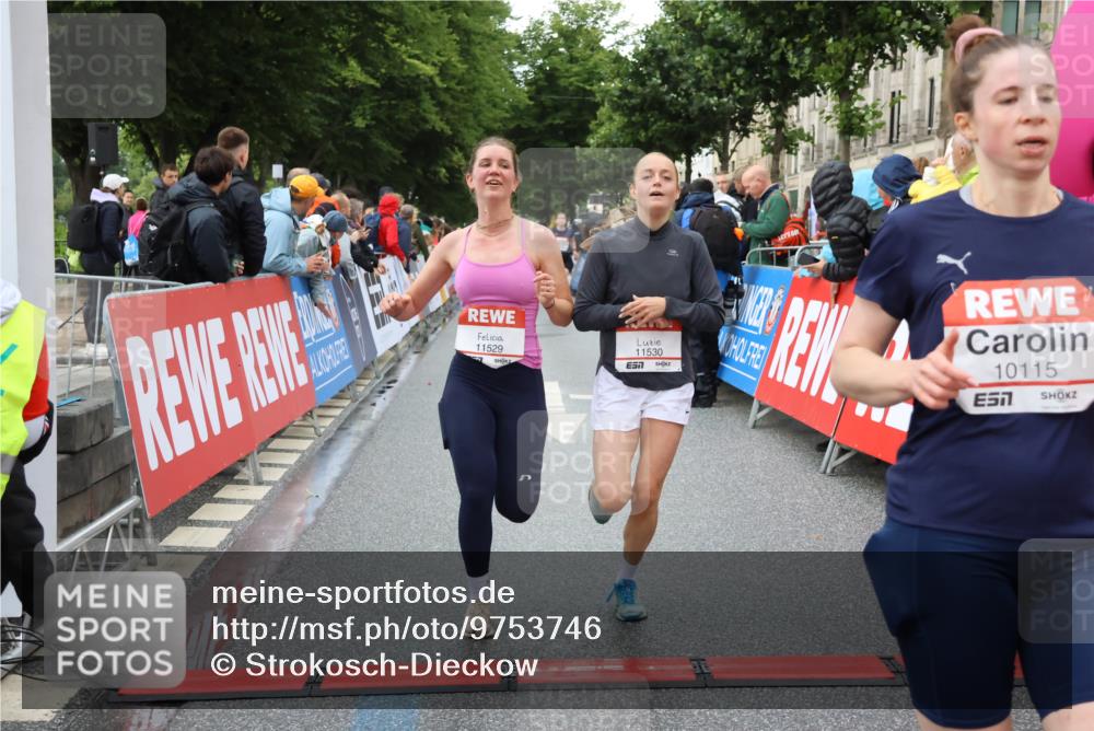 14.06.2026 - REWE Women's Run Strokosch-Dieckow http://msf.ph/oto/9753746 14.06.2026 09:48:38 Ziel 10115, 11351, 11529, 11530 meine-sportfotos.de