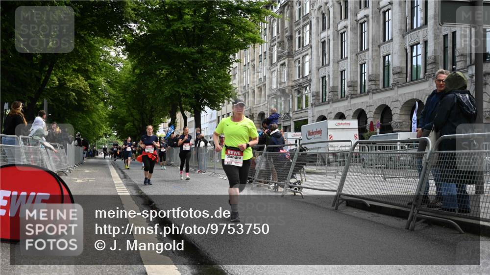14.06.2026 - REWE Women's Run J. Mangold http://msf.ph/oto/9753750 14.06.2026 10:11:28 Ziel 10130, 10247, 10325, 10981, 11223 meine-sportfotos.de