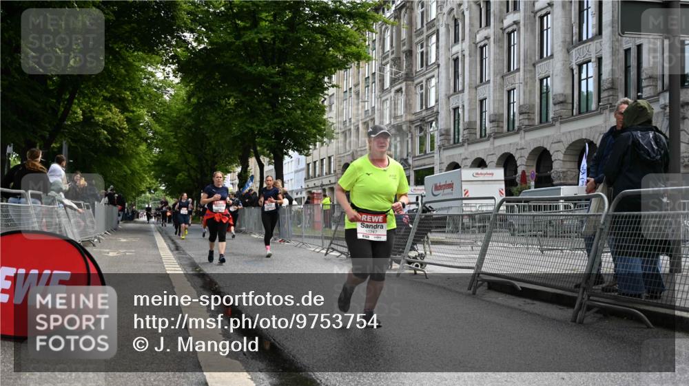 14.06.2026 - REWE Women's Run J. Mangold http://msf.ph/oto/9753754 14.06.2026 10:11:28 Ziel 10130, 10247, 10325, 10981, 11223 meine-sportfotos.de