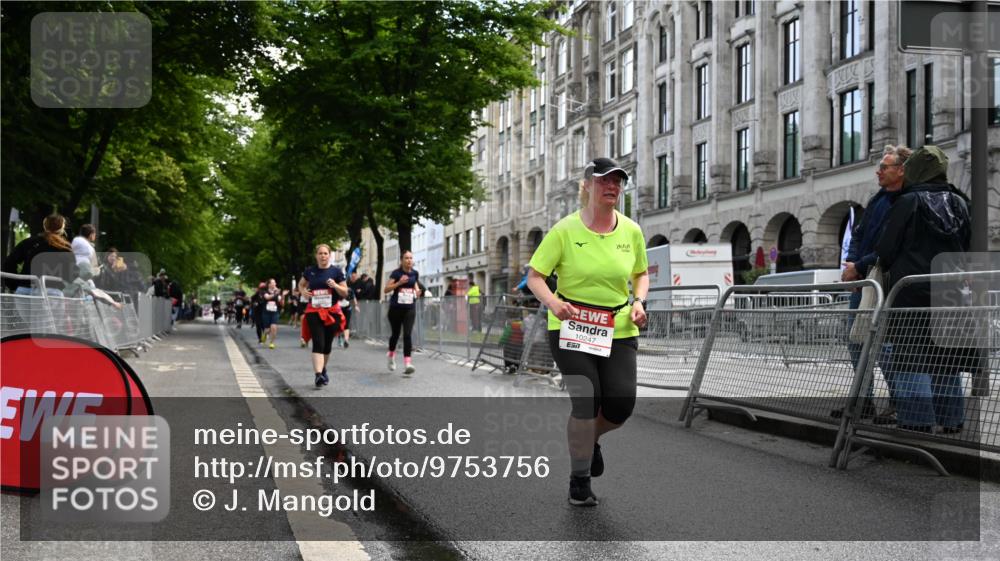 14.06.2026 - REWE Women's Run J. Mangold http://msf.ph/oto/9753756 14.06.2026 10:11:29 Ziel 10130, 10247, 10325, 10981, 11223 meine-sportfotos.de