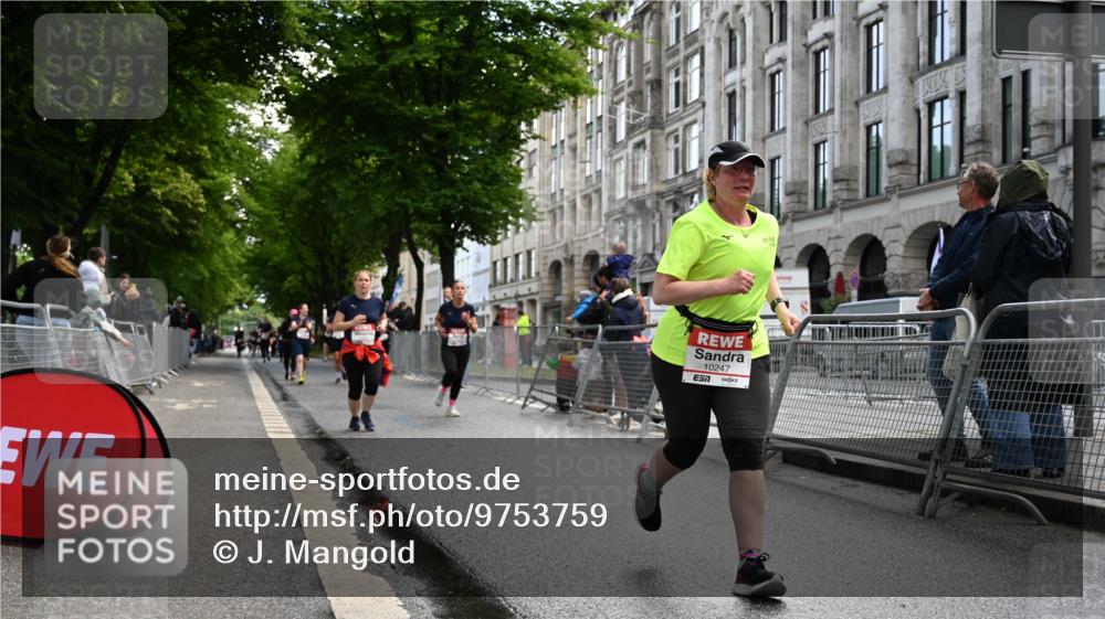 14.06.2026 - REWE Women's Run J. Mangold http://msf.ph/oto/9753759 14.06.2026 10:11:29 Ziel 10130, 10247, 10325, 10981, 11223 meine-sportfotos.de
