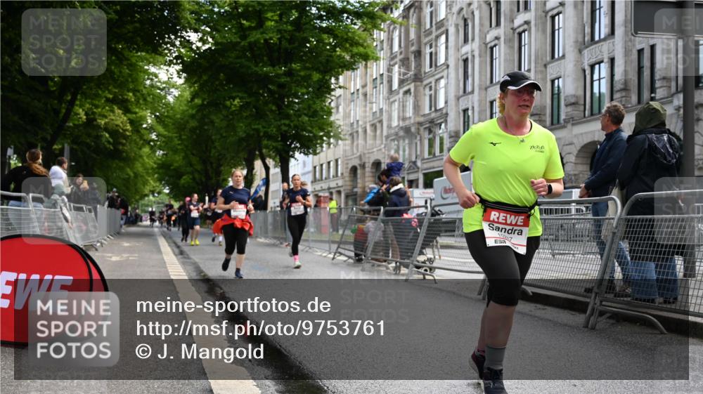 14.06.2026 - REWE Women's Run J. Mangold http://msf.ph/oto/9753761 14.06.2026 10:11:29 Ziel 10130, 10247, 10325, 10981, 11223 meine-sportfotos.de
