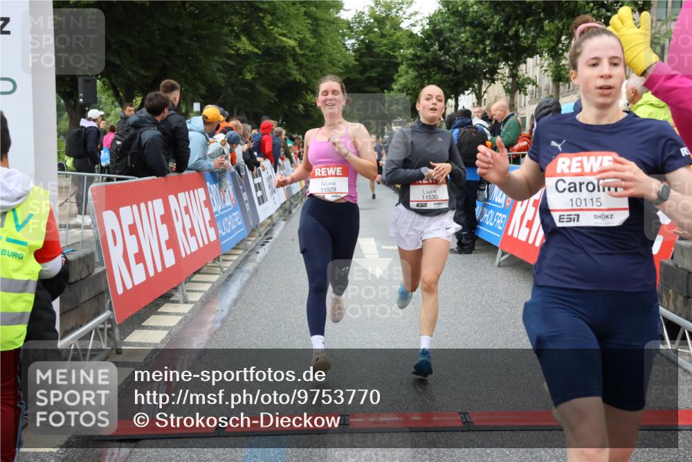 14.06.2026 - REWE Women's Run Strokosch-Dieckow http://msf.ph/oto/9753770 14.06.2026 09:48:38 Ziel 10115, 11351, 11529, 11530 meine-sportfotos.de