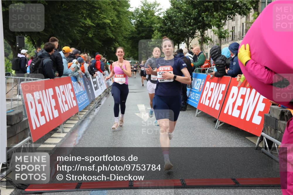 14.06.2026 - REWE Women's Run Strokosch-Dieckow http://msf.ph/oto/9753784 14.06.2026 09:48:37 Ziel 10115, 11351, 11529, 11530 meine-sportfotos.de