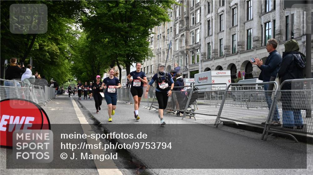 14.06.2026 - REWE Women's Run J. Mangold http://msf.ph/oto/9753794 14.06.2026 10:11:34 Ziel 10086, 10325, 10804, 10975, 11223, 11494 meine-sportfotos.de