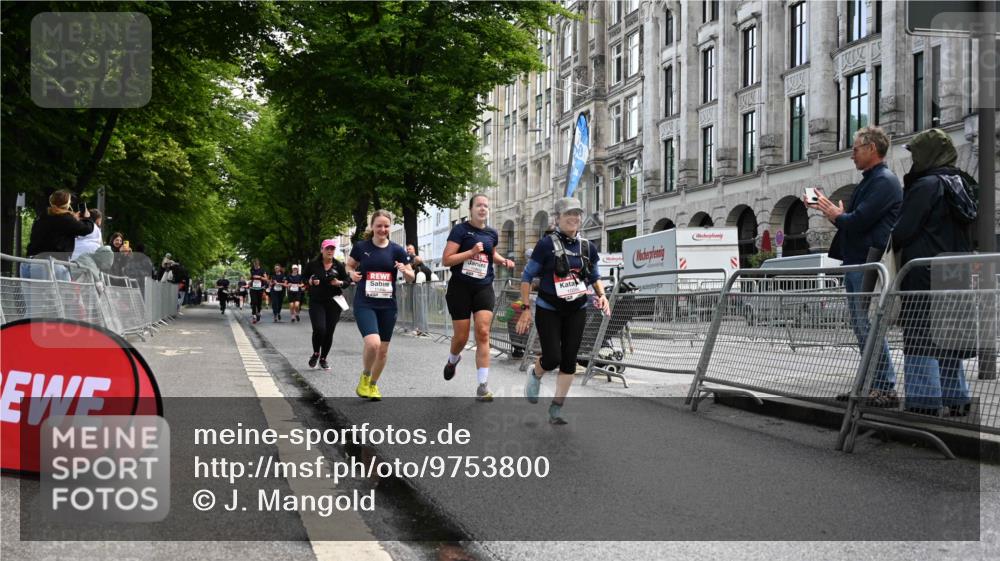 14.06.2026 - REWE Women's Run J. Mangold http://msf.ph/oto/9753800 14.06.2026 10:11:35 Ziel 10086, 10325, 10804, 10975, 11223, 11494 meine-sportfotos.de