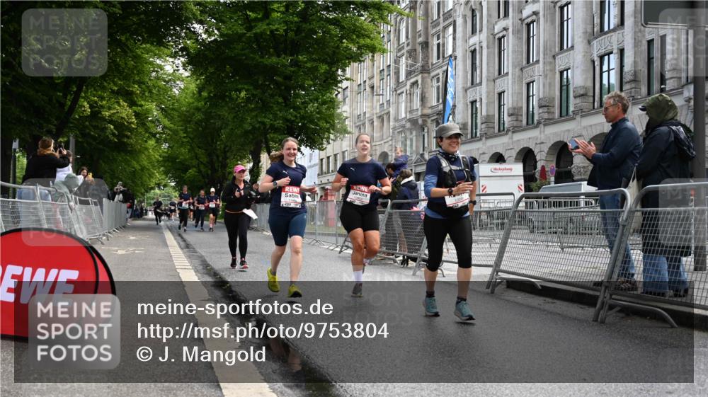 14.06.2026 - REWE Women's Run J. Mangold http://msf.ph/oto/9753804 14.06.2026 10:11:35 Ziel 10086, 10325, 10804, 10975, 11223, 11494 meine-sportfotos.de