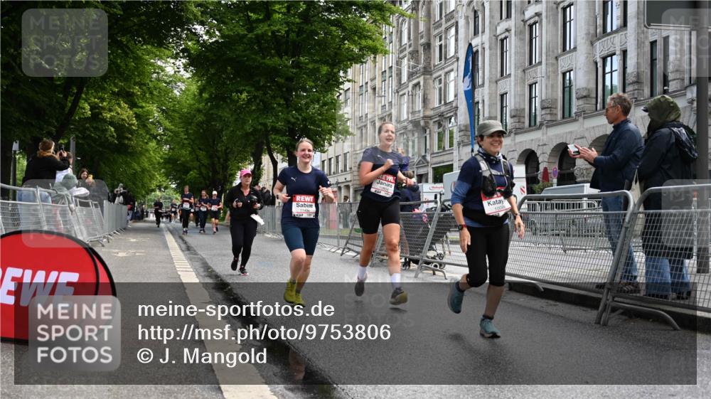 14.06.2026 - REWE Women's Run J. Mangold http://msf.ph/oto/9753806 14.06.2026 10:11:35 Ziel 10086, 10325, 10804, 10975, 11223, 11494 meine-sportfotos.de