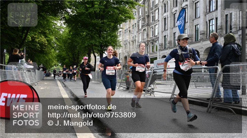 14.06.2026 - REWE Women's Run J. Mangold http://msf.ph/oto/9753809 14.06.2026 10:11:36 Ziel 10086, 10325, 10804, 10975, 11223, 11494 meine-sportfotos.de