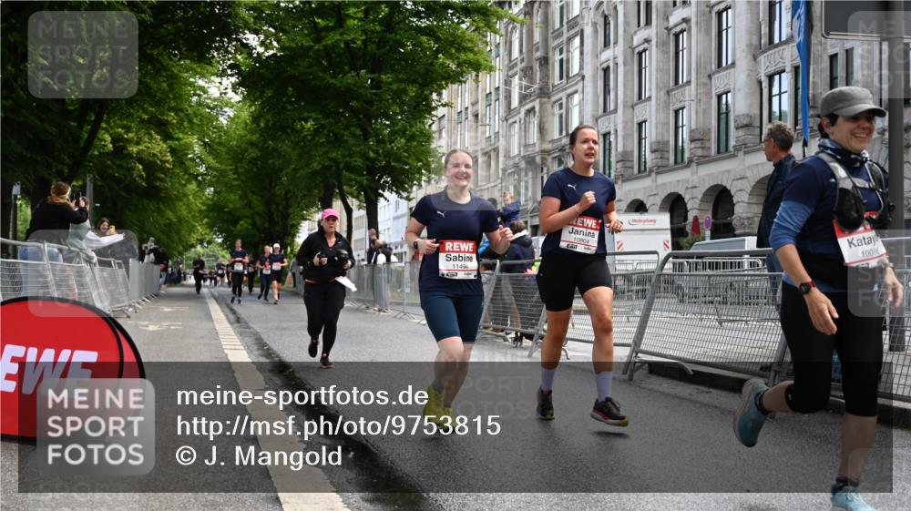 14.06.2026 - REWE Women's Run J. Mangold http://msf.ph/oto/9753815 14.06.2026 10:11:36 Ziel 10086, 10325, 10804, 10975, 11223, 11494 meine-sportfotos.de