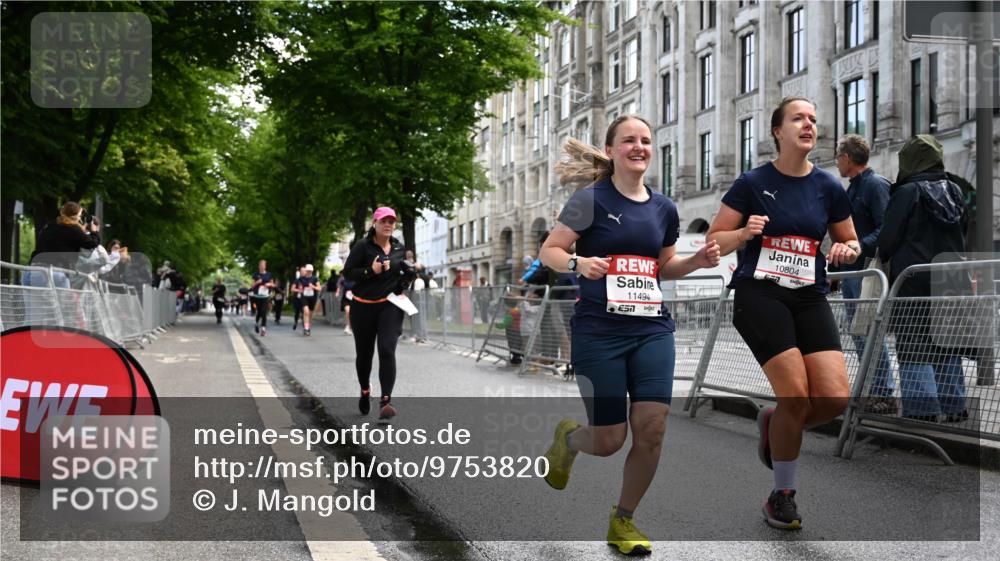14.06.2026 - REWE Women's Run J. Mangold http://msf.ph/oto/9753820 14.06.2026 10:11:37 Ziel 10086, 10769, 10770, 10804, 10975, 11223, 11494 meine-sportfotos.de