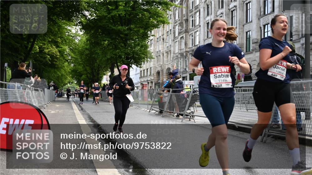 14.06.2026 - REWE Women's Run J. Mangold http://msf.ph/oto/9753822 14.06.2026 10:11:37 Ziel 10086, 10769, 10770, 10804, 10975, 11223, 11494 meine-sportfotos.de