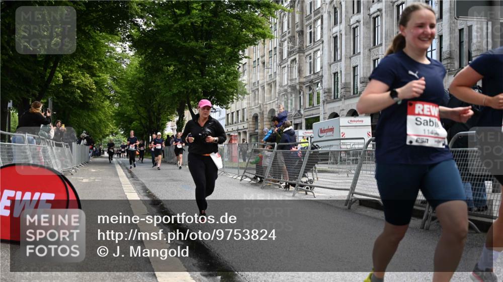 14.06.2026 - REWE Women's Run J. Mangold http://msf.ph/oto/9753824 14.06.2026 10:11:37 Ziel 10086, 10769, 10770, 10804, 10975, 11223, 11494 meine-sportfotos.de
