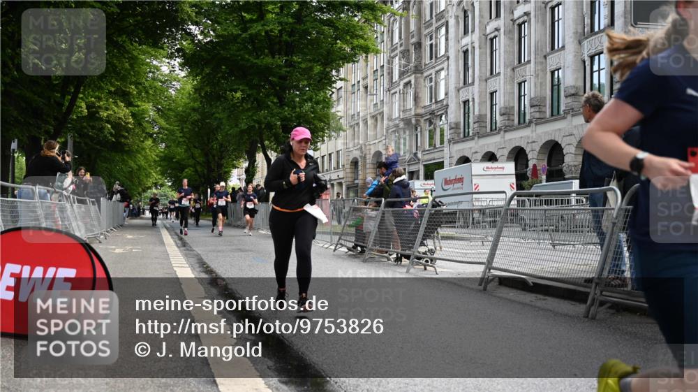 14.06.2026 - REWE Women's Run J. Mangold http://msf.ph/oto/9753826 14.06.2026 10:11:37 Ziel 10086, 10769, 10770, 10804, 10975, 11223, 11494 meine-sportfotos.de