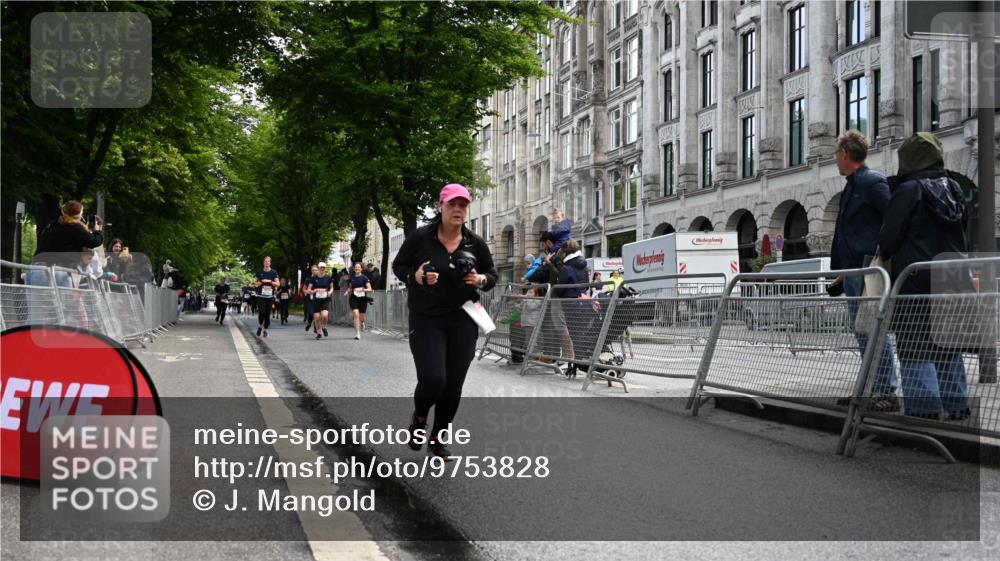 14.06.2026 - REWE Women's Run J. Mangold http://msf.ph/oto/9753828 14.06.2026 10:11:38 Ziel 10086, 10769, 10770, 10804, 10975, 11494 meine-sportfotos.de