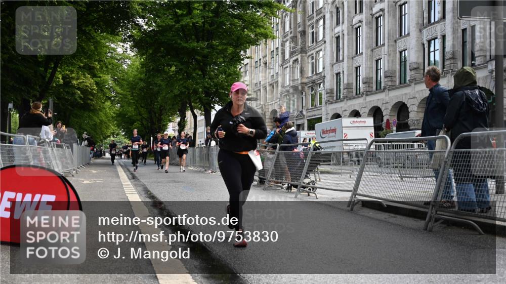 14.06.2026 - REWE Women's Run J. Mangold http://msf.ph/oto/9753830 14.06.2026 10:11:38 Ziel 10086, 10769, 10770, 10804, 10975, 11494 meine-sportfotos.de