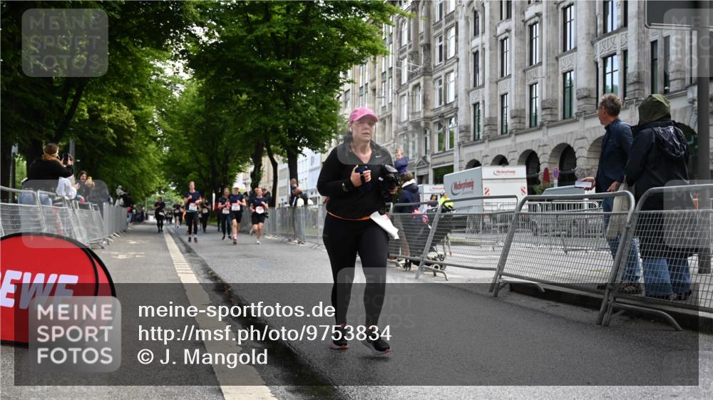 14.06.2026 - REWE Women's Run J. Mangold http://msf.ph/oto/9753834 14.06.2026 10:11:38 Ziel 10086, 10769, 10770, 10804, 10975, 11494 meine-sportfotos.de