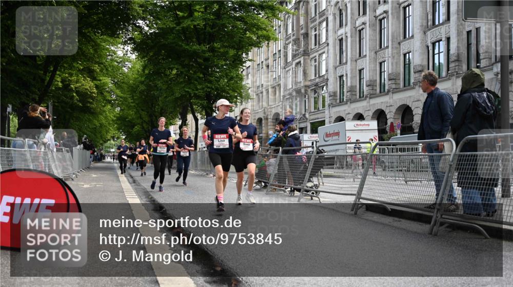 14.06.2026 - REWE Women's Run J. Mangold http://msf.ph/oto/9753845 14.06.2026 10:11:42 Ziel 10620, 10769, 10770, 10975, 11019 meine-sportfotos.de