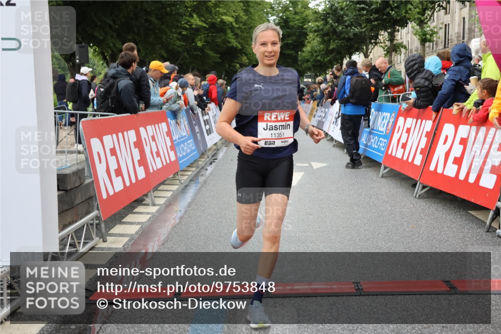 14.06.2026 - REWE Women's Run Strokosch-Dieckow http://msf.ph/oto/9753848 14.06.2026 09:48:34 Ziel 10115, 10755, 10827, 11097, 11351, 11529, 11530 meine-sportfotos.de
