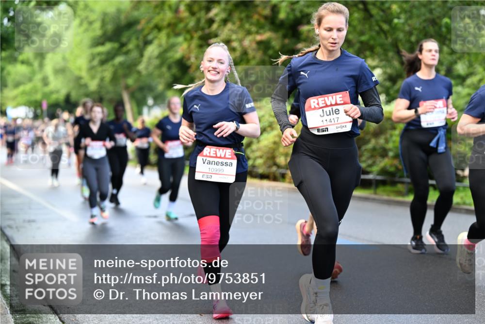 14.06.2026 - REWE Women's Run Dr. Thomas Lammeyer http://msf.ph/oto/9753851 14.06.2026 09:17:00 Laufen 10999, 7, 11417, 7 meine-sportfotos.de