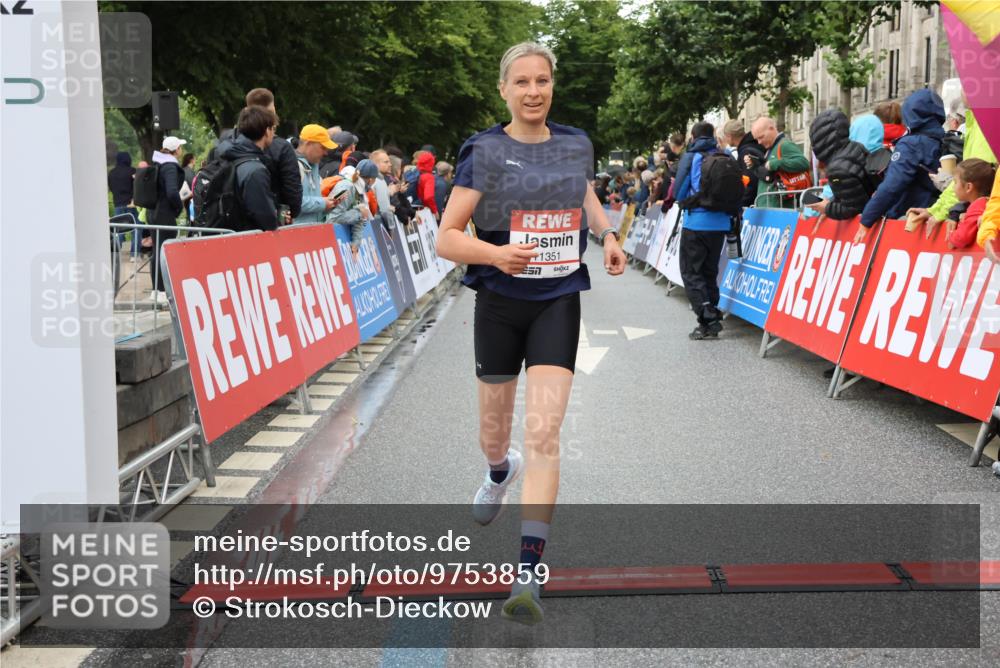 14.06.2026 - REWE Women's Run Strokosch-Dieckow http://msf.ph/oto/9753859 14.06.2026 09:48:33 Ziel 10115, 10755, 10827, 11097, 11351 meine-sportfotos.de