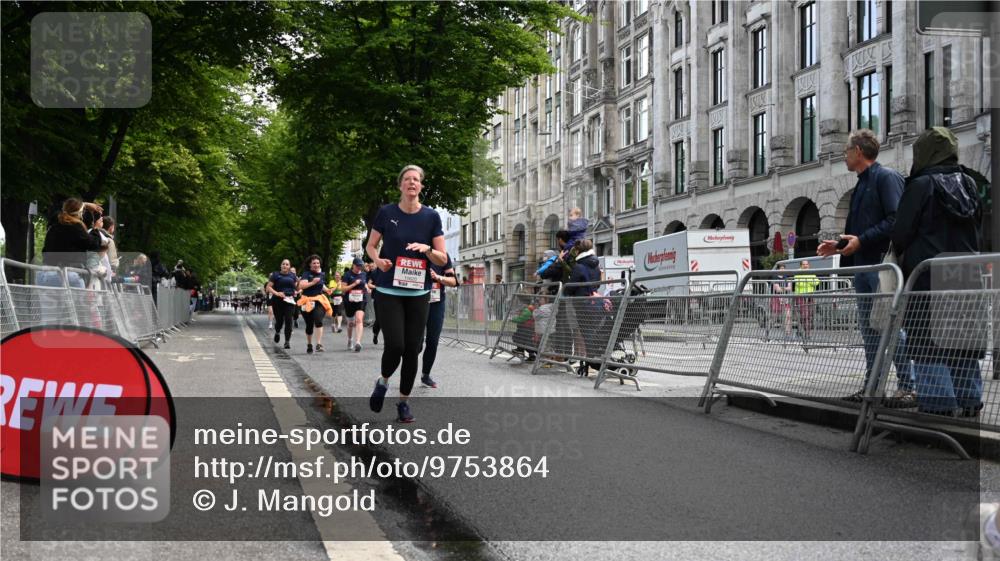 14.06.2026 - REWE Women's Run J. Mangold http://msf.ph/oto/9753864 14.06.2026 10:11:44 Ziel 10036, 10298, 10620, 10769, 10770, 10913, 11019, 11317 meine-sportfotos.de