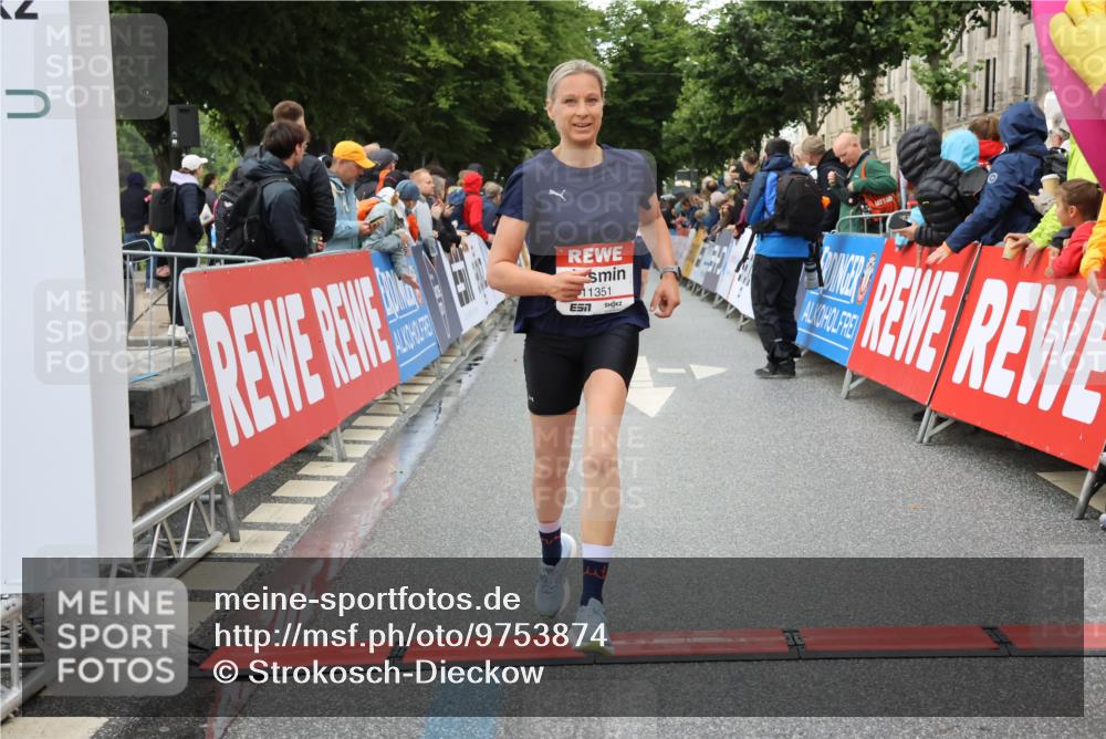 14.06.2026 - REWE Women's Run Strokosch-Dieckow http://msf.ph/oto/9753874 14.06.2026 09:48:33 Ziel 10115, 10755, 10827, 11097, 11351 meine-sportfotos.de
