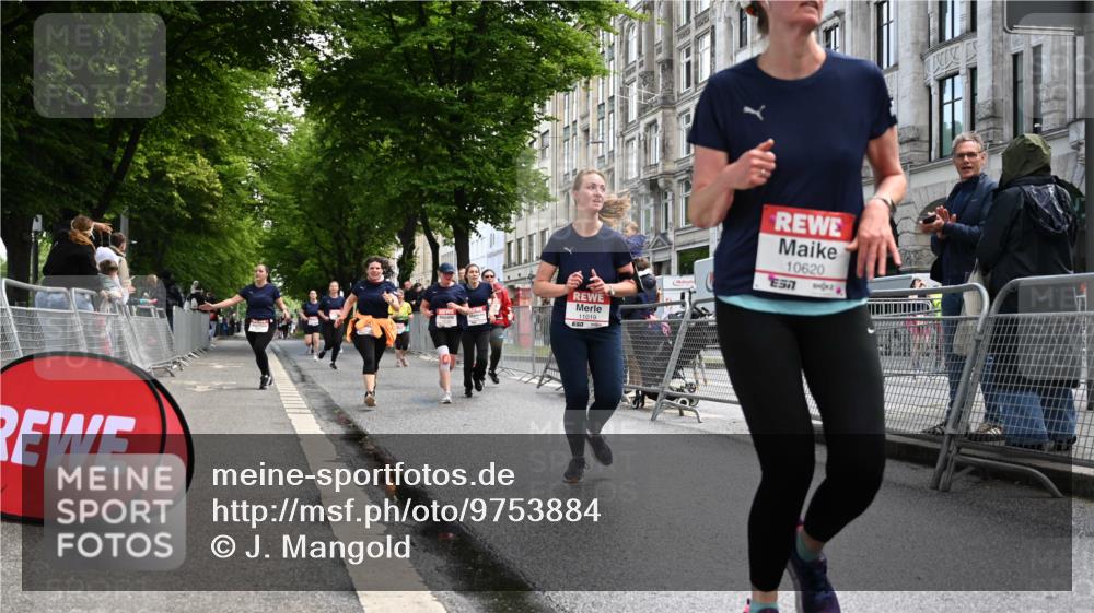 14.06.2026 - REWE Women's Run J. Mangold http://msf.ph/oto/9753884 14.06.2026 10:11:46 Ziel 10036, 10298, 10357, 10620, 10769, 10770, 10913, 11019, 11317 meine-sportfotos.de