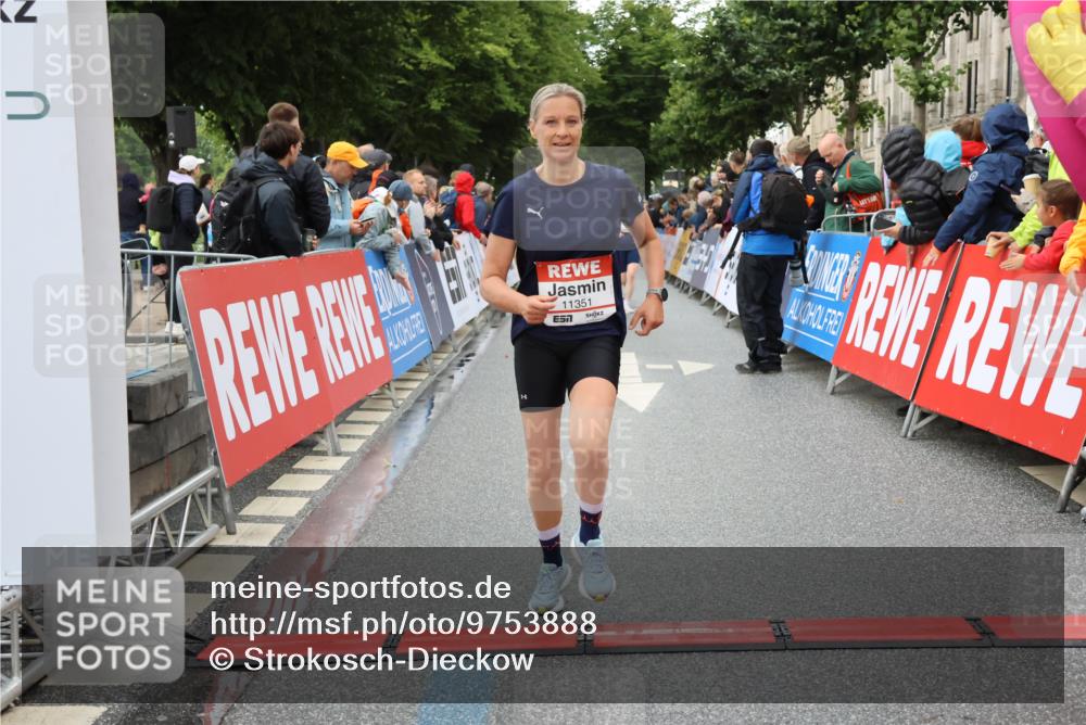 14.06.2026 - REWE Women's Run Strokosch-Dieckow http://msf.ph/oto/9753888 14.06.2026 09:48:33 Ziel 10115, 10755, 10827, 11097, 11351 meine-sportfotos.de