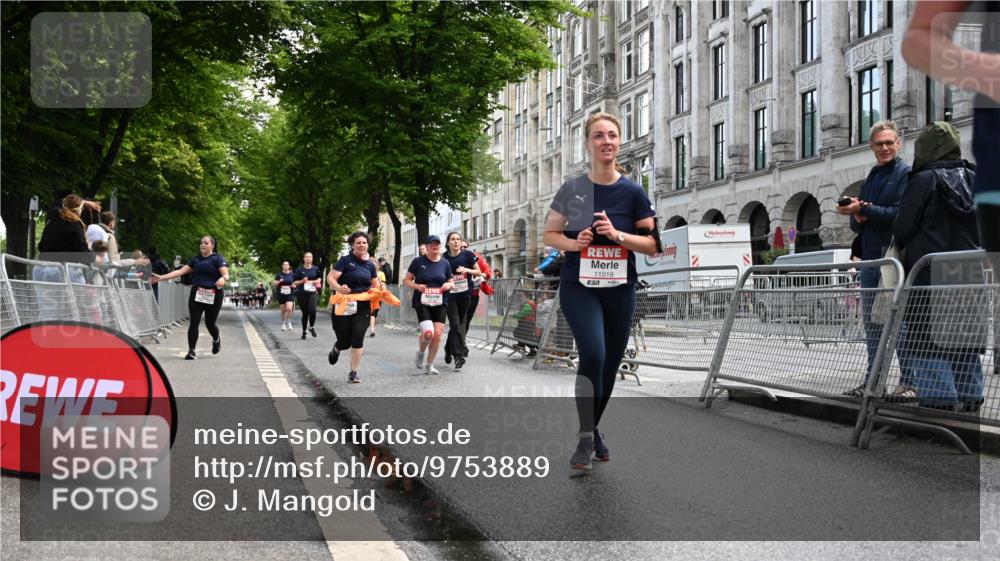14.06.2026 - REWE Women's Run J. Mangold http://msf.ph/oto/9753889 14.06.2026 10:11:46 Ziel 10036, 10298, 10357, 10620, 10769, 10770, 10913, 11019, 11317 meine-sportfotos.de