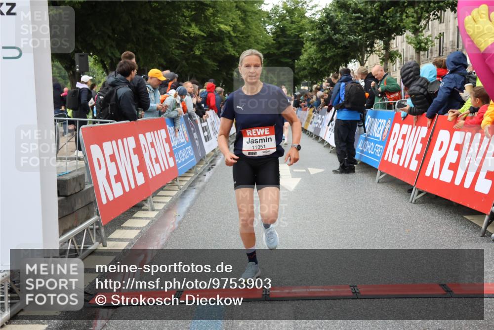14.06.2026 - REWE Women's Run Strokosch-Dieckow http://msf.ph/oto/9753903 14.06.2026 09:48:33 Ziel 10115, 10755, 10827, 11097, 11351 meine-sportfotos.de