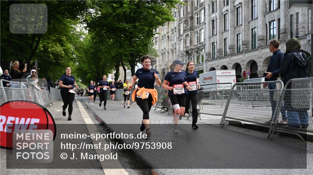 14.06.2026 - REWE Women's Run J. Mangold http://msf.ph/oto/9753908 14.06.2026 10:11:48 Ziel 10036, 10298, 10357, 10620, 10913, 11019, 11317, 11349, 11358 meine-sportfotos.de