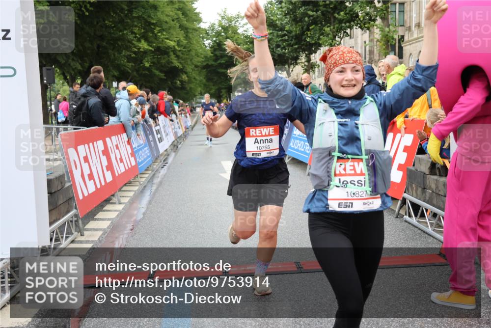 14.06.2026 - REWE Women's Run Strokosch-Dieckow http://msf.ph/oto/9753914 14.06.2026 09:48:29 Ziel 10755, 10827, 10843, 10935, 11097, 11351 meine-sportfotos.de